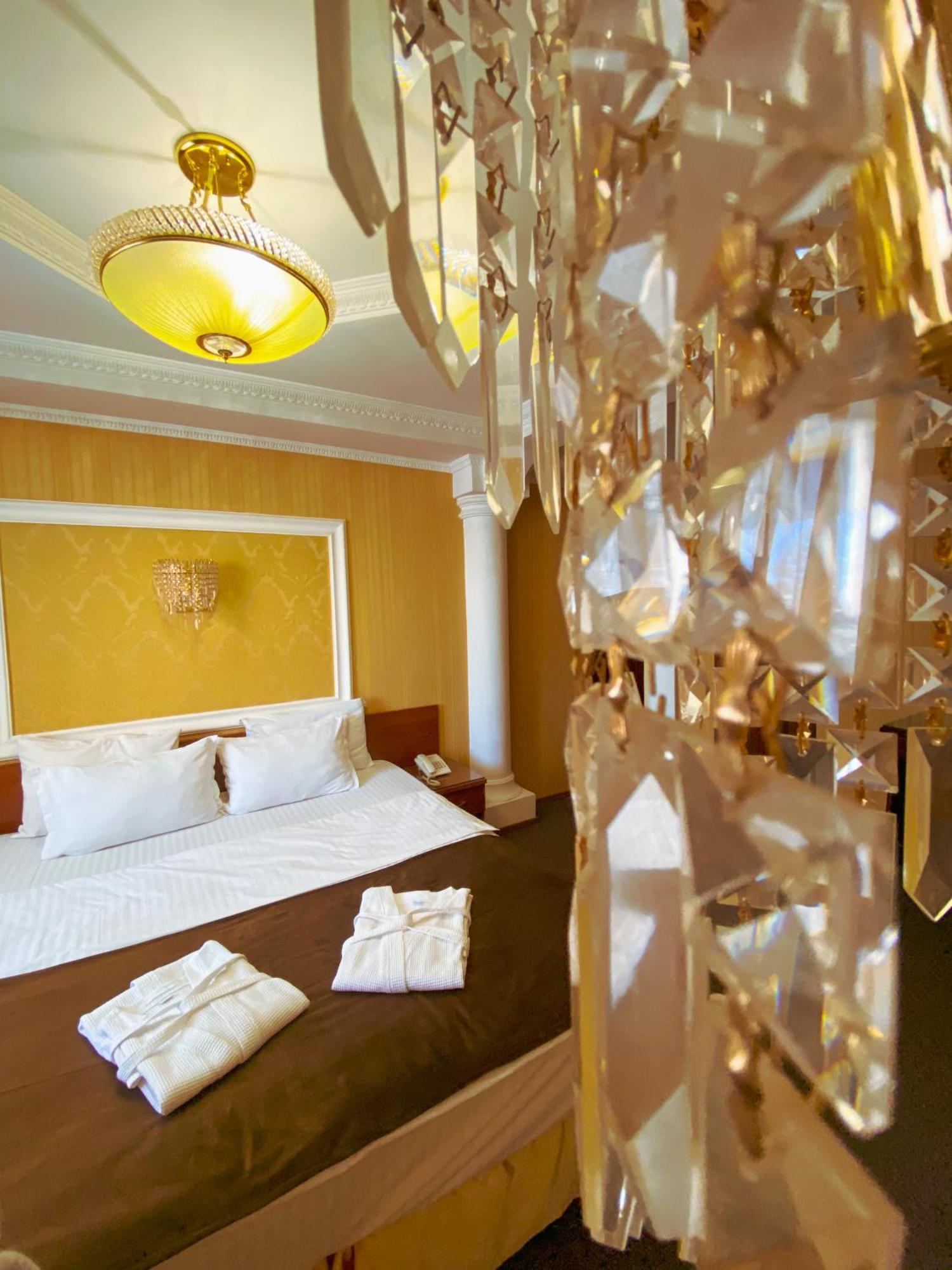 Nomad Hotel Astana Exteriör bild