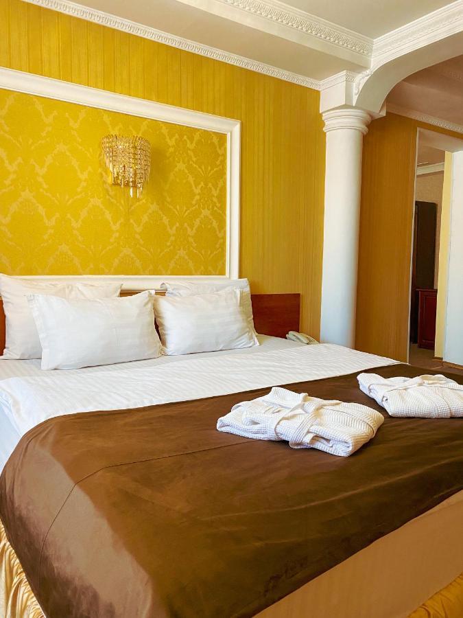 Nomad Hotel Astana Exteriör bild